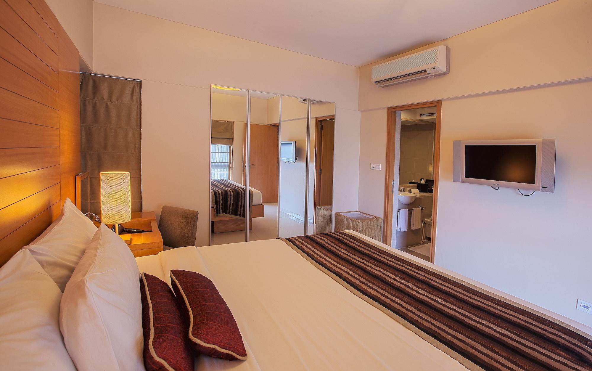 Oakwood Residence Naylor Road Пюн Екстериор снимка