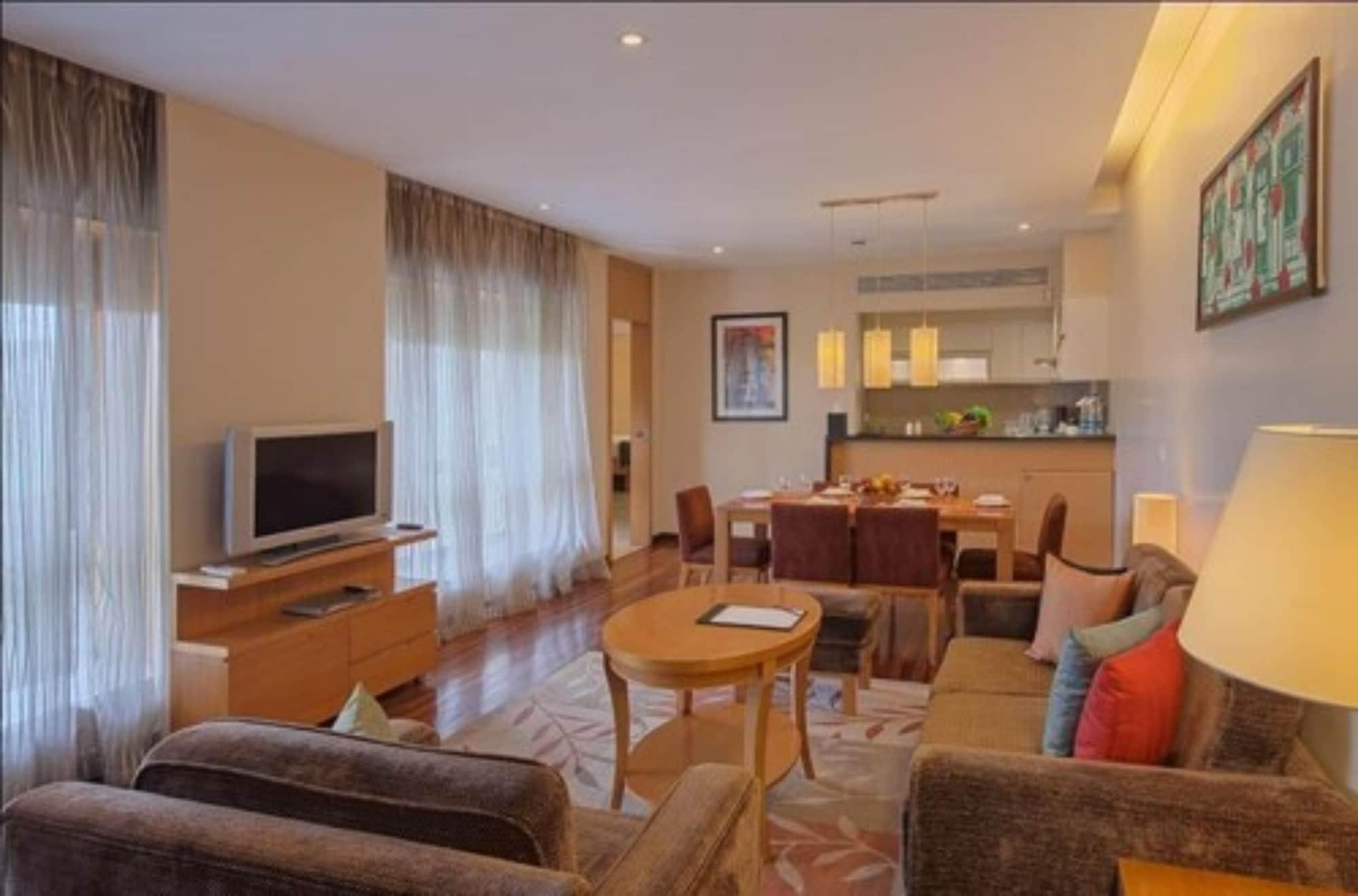 Oakwood Residence Naylor Road Пюн Екстериор снимка