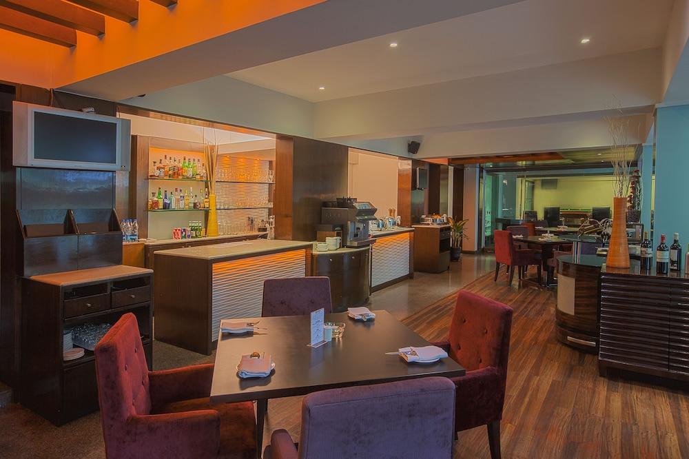 Oakwood Residence Naylor Road Пюн Екстериор снимка