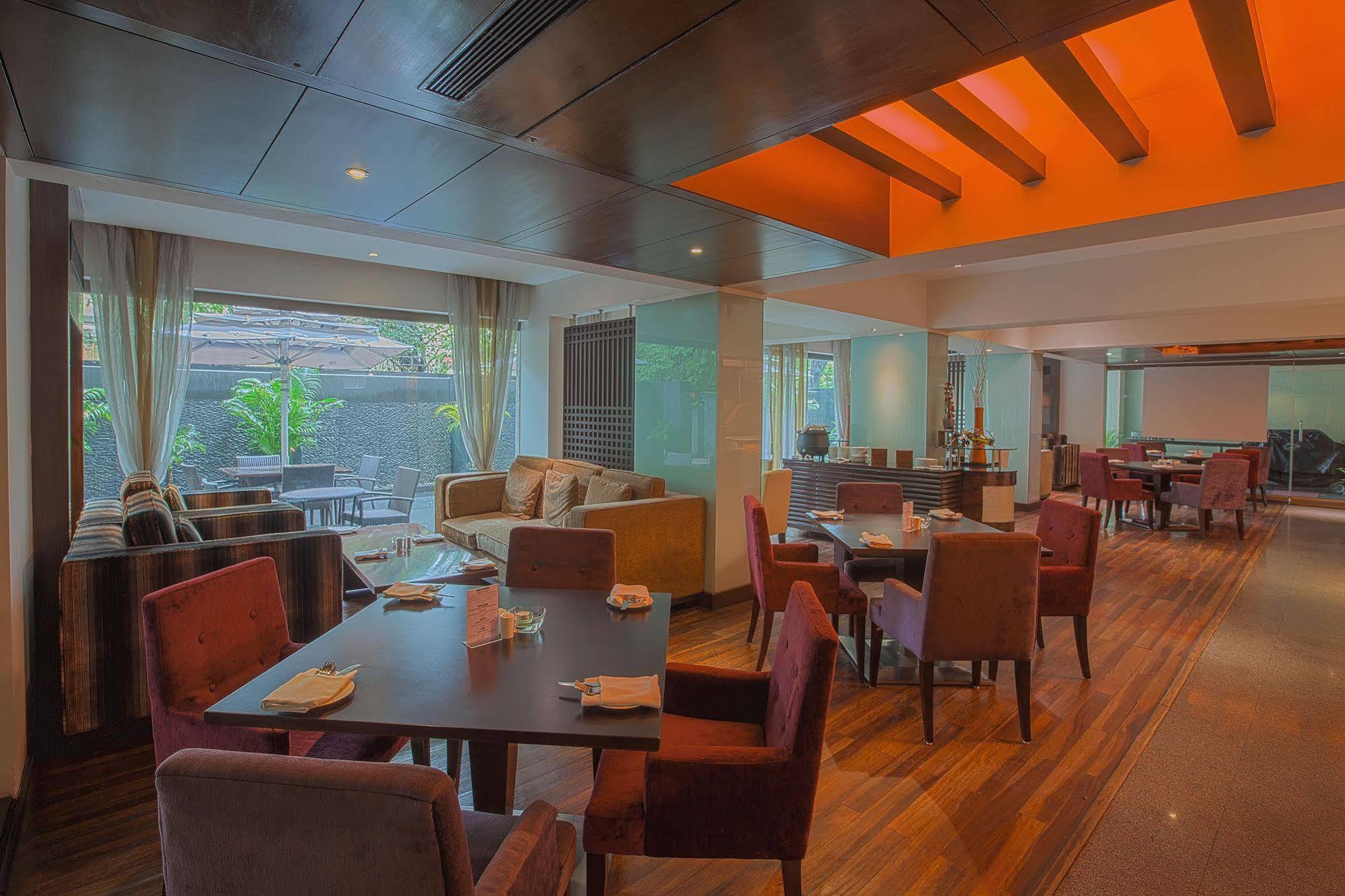 Oakwood Residence Naylor Road Пюн Екстериор снимка